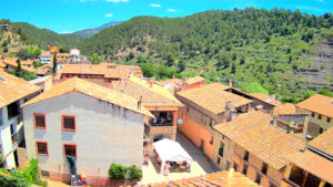 Vista de Cabra de Mora en Teruel, valle del Río Alcalá, La Nava y, al fondo, El Monegro, donde se ubican las pistas de esquí de Valdelinares