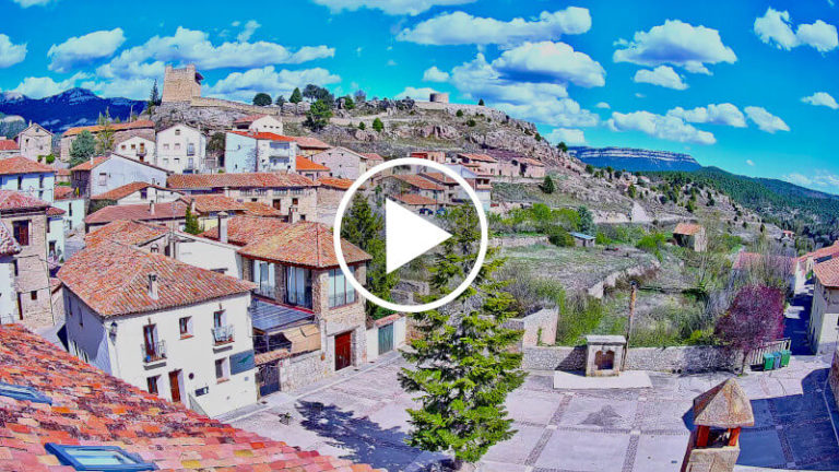 Webcam El Castellar en directo ofrece las vistas de la cámara web panorámica situada en el Ayuntamiento de El Castellar en Provincia de Teruel a 1275 metros sobre el nivel del mar.